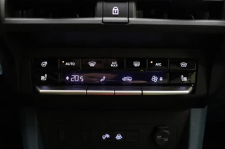 Fiat Grande Panda La Prima 44 kWh | Navigatie | Climate control | Achteruitrijcamera | Cruise control | Dakrails | Stoel- en stuurverwarming | Lichtmetalen velgen / 23