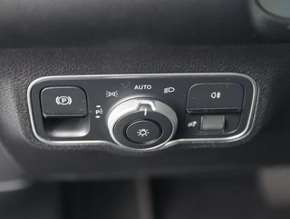 Mercedes GLB 180 Luxury Line | Widescreen |  Apple carplay - android auto / 34