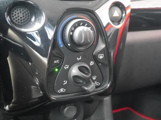 Toyota Aygo 1.0 VVT-i x-cite | Achteruitrijcamera | Airco | 5 Deurs | Lichtmetalen velgen | Led dagrijverlichting | Apple Carplay/Android Auto | Elektrische ramen voor / 23