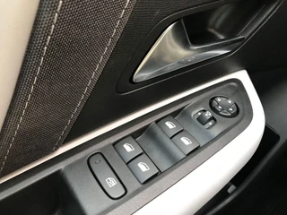 Citroën C4 1.2 Hybrid 145pk Max Comfort stoelen | pano dak. Panorama dak. / 16