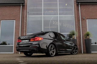 BMW 5-serie M550d xDrive High Executive | 2e eigenaar | Driving Assistant Plus | Innovation pakket | Stoelverwarming & -ventilatie | Stuurverwarming | Harman-kardon | 360 camera / 6