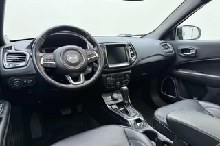 Jeep Compass 4xe 240 Plug-in Hybrid Electric S | Navigatie | Lederen bekleding | Panoramisch schuifdak | Keyless | Stoelverwarming | Zwart dak / 19