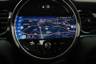 MINI 5-Deurs 1.5 Cooper Business Edition | CLIMA | STOELVERWARMING | DAB | APPLE | MOONWALK GREY / 43
