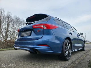 Ford Focus Wagon 2.3 ST-3 / Performance Pack / Pano / HUD / 38