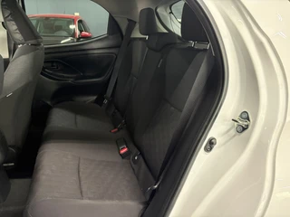 Toyota Yaris 1.5 Hybrid 115 First Edition/ NL auto/ Automaat/ Achteruitrijcamera / 32