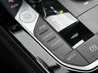BMW 1-serie M135i xDrive | Camera | Stoelverwarming |Harman/Kardon | HeadUp Display | Cruise Control / 21