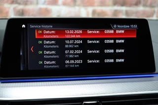 BMW 5 Series Touring 520i High Executive M Sport Pakket Automaat  / Navigatiesysteem Professional / Panoramadak / Comfortstoelen / Driving Assistant Plus / 19 Inch / Stoelverwarming voor+achter / Achteruitrijcamera / Hifi / Adaptieve LED-koplampen / Leder / DAB / 23