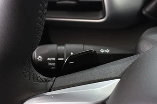 Jeep Avenger 1.2 e-Hybrid Summit Infotainment & Convenience Pack JBL Carplay / 31
