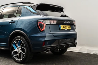Lynk & Co 01 1.5 Plug-in Hybrid 262 Pk Zwarte hemel | Panoramadak | 75 km Elektrisch | 360 Camera | NL Auto | 20 inch. LMV | 1e Eigenaar / 32