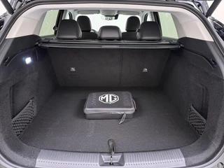 MG MG HS PHEV 1.5 Luxury PLUG-IN HYBRIDE | 272 PK | NIEUWE AUTO | >1.000 KM TOTAAL BEREIK | 1E REGISTRATIE 03-2026 | 360° CAMERA | ELEKTRISCHE ACHTERKLEP | 7 JAAR MG GARANTIE T/M 2033 | APPLE CARPLAY | ANDROID AUTO | STOELVERWARMING | FULL LED | ELEKTRISCHE STOELEN / 12