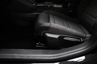 Citroen C4 1.2 Puretech Feel Pack | COLOR GLOSSY BLACK PACK | HALF LEDER | STOELVERWARMING | DAB | CAMERA / 27