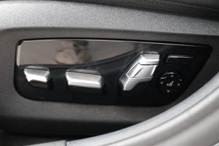 BMW 5 Series Touring 520i High Executive M Sport Pakket Automaat  / Navigatiesysteem Professional / Panoramadak / Comfortstoelen / Driving Assistant Plus / 19 Inch / Stoelverwarming voor+achter / Achteruitrijcamera / Hifi / Adaptieve LED-koplampen / Leder / DAB / 26
