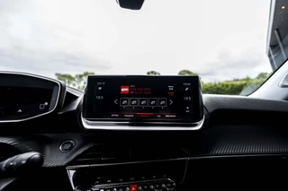 Peugeot 2008 1.2 PureTech Allure Pack  | Camera | Trekhaak | LED / 26