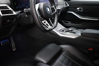 BMW 3 Series 330e M-Sport / 37