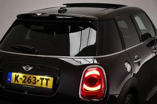 MINI 5-Deurs 2.0 Cooper S Chili Serious Business | PANORAMADAK | HEAD UP | LEDER | STOELVERWARMING | CLIMA / 23