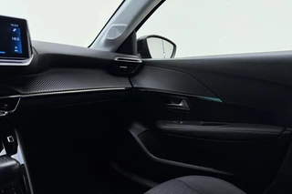 Peugeot 208 1.2T Allure Pack 100pk | Navigatie | Adaptive Cruise Control | Stoelverwarming | Climate Control | Achteruitrijcamera | LED koplampen | 3D Cockpit | 16'' Lichtmetalen velgen | Apple Carplay & Android Auto / 31