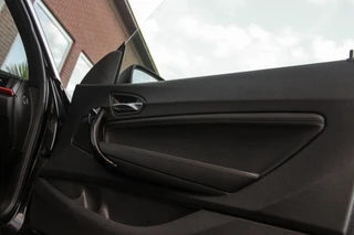 BMW 2-serie Cabrio 220i Sport | Origineel NL | Cruise control | Stoelverwarming | Xenon | Sportstoelen | HiFi audio | Navigatie Professional | Sportstuur | Chrome Line | Keyless entry / 32