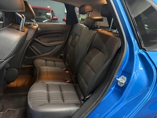 Mercedes-Benz B-Class 180 Ambition Nederlandse auto/ Trekhaak/ Parkeersensoren voor en achter/ Set winterbanden / 26