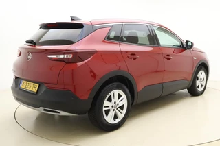 Opel Grandland X 1.2 Turbo Business Executive 130pk | Automaat | Navigatie | Camera | Climate Control | Stoel- Stuurverwarming | Cruise Control | AGR Stoelen / 2