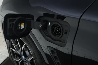 BMW X3 xDrive30e High Executive  360°cam, Stoelverwarming, Volleder, Carplay, interieur voorverwarming/(koeling) / 19