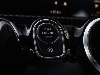 Mercedes-Benz A-klasse 180 d Launch Edition Widescreen Camera Apple CarPlay Android Auto Navigatie Stoelverwarming / 19