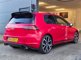 Volkswagen Golf 2.0 TSI GTI Clubsport / 265-360PK / NAP = UNIEK !! / NWE TURBO / PANO / DYNAUDIO / CAMERA / CARPLAY / 19 INCH ! / 15