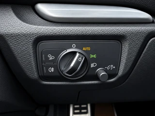 Audi A3 Sportback 30 TFSI Advance Sport S-line | Digitaal Dashboard | Camera | Climate Control | Cruise Control | Sportstoelen / 18