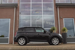 MINI Countryman 1.5 Cooper Essential | 1e eigenaar | NL auto | Driving Assistant | Camera | Sportstuur | Keyless entry | Stoelverwarming | LED | Carplay | DAB | Navigatie | PDC / 8