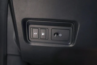 Jaguar E-PACE 1.5 P300e AWD R-Dynamic S Leder|Carplay|Camera / 37