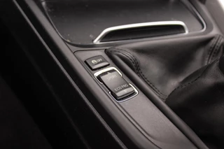 BMW 3-serie Touring 318i Centennial Executive M-sport | 2e eigenaar | HiFi audio | Navigatie | Bluetooth | Climate control | M-sportstuur | Cruise control | PDC | 18 inch | Trekhaak / 28