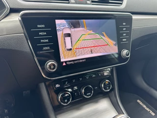 Skoda Superb Combi 1.4 TSI iV Style * AUTOMAAT * Trekhaak * Navigatiesysteem * Elektr. Kofferklep * / 17