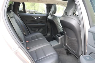 Volvo V60 T6 AWD Plus Dark / 25