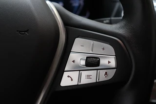 BMW iX3 High Executive 80 kWh Automaat  / Driving Assistant Professional / SOH 97% / Live Cockpit Professional / Trekhaak / Panoramadak / Adaptief Onderstel / Leder / Harman Kardon / Shadow Line / Head-Up Display / Adaptieve LED-koplampen / DAB / 20 Inch / 45