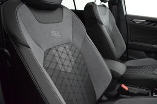 Volkswagen T-Roc 1.5 TSI 150pk DSG R-Line Business+ Black Style Trekhaak Camera IQ.Light Panoramadak Virtual Cockpit Navigatie / 43