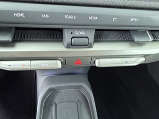 Kia EV3 GT-Line Business Edition 81.4 kWh  - Navigatie - Achteruitrijcamera - Apple & Android Carplay - Nieuw uit voorraad leverbaar / 31