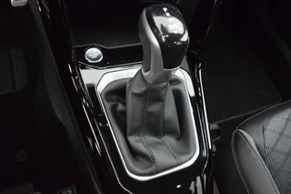 Volkswagen T-Roc 1.5 TSI 150pk DSG R-Line Business+ Black Style Trekhaak Camera IQ.Light Panoramadak Virtual Cockpit Navigatie / 38