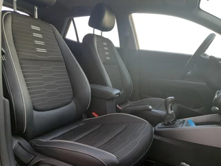 Kia Stonic 1.0T MHEV GT-PlusLine | Schuifdak | Stoel en stuurverwarming | Navigatie | Camera | Climate control | Cruise control | Getinte ramen achter | Parkeersensoren voor en achter | / 20