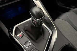 Peugeot 3008 1.2T Allure Pack Business | Camera | Full LED | 18'' LM Velgen| Climate Control | Navigatie | Keyless Entry & Start / 22