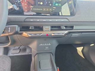 Kia EV2 Plus 42.2 kWh | Navigatie | Climate control | Stoel + Stuurverwarming | Parkeer sensoren voor + achter | Parkeer camera achter | DEMO / 14