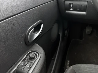 Renault Clio 1.2 TCe Collection 100PK  1e EIGENAAR | DEALER ONDERHOUDEN | AIRCO | CRUISE | NAVI | LM VELGEN / 12