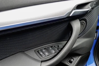 BMW X2 M35i High Executive Panoramadak | Harman Kardon | Sportstoelen | Misano Blue / 14