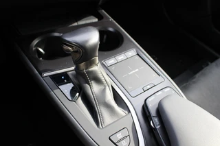 Lexus UX 250h Preference Line 1e EIGENAAR NL-AUTO KEYLESS CARPLAY/ANDROID BLIND-SPOT CAMERA PARK-SENS / 27