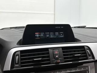 BMW 1-serie M140i xDrive | Stoelverwarming | Cruise Control | Navigatie / 15