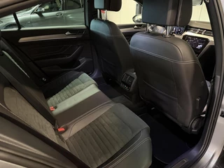 Volkswagen Passat 1.5 TSI R-Line Business + Pano Virtual H&K / 35