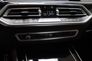 BMW X5 xDrive40i High Executive M Sport Pakket Automaat  / Live Cockpit Professional / Adaptive Air Suspension / Panoramadak Sky Lounge / Bowers & Wilkins / Active Steering / Comfortstoelen / Laserlight / Crafted Clarity / 22 Inch / Leder / M Sportremsysteem / 26