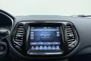 Jeep Compass 4xe 240 Plug-in Hybrid Electric S | Navigatie | Lederen bekleding | Panoramisch schuifdak | Keyless | Stoelverwarming | Zwart dak / 26