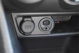 Peugeot 208 1.2 PureTech Style  | NL-Auto | Navi | Cruise Control | Airco | Bluetooth | Park.sensoren | LM-Velgen | NAP / 40