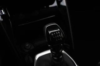 Peugeot 208 1.2T 100pk Allure | DEMO | Navigatie | Apple Carplay/Android Auto | Camera | Climate & Cruise control | Parkeersensoren | LED koplampen | / 24