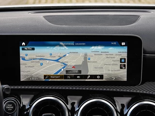 Mercedes-Benz A-klasse 180 d Launch Edition Widescreen Camera Apple CarPlay Android Auto Navigatie Stoelverwarming / 20