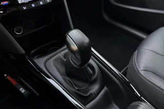 Peugeot 2008 1.2 PureTech Allure | Navigatie | Climate Control | Cruise Control | Camera | Lichtmetalen Velgen | Parkeersensoren Achter / 18